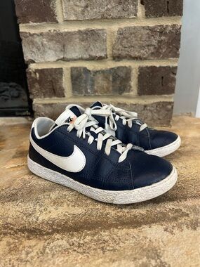 Nike Boys Navy and White Leather Low-Top Sneakers Size 2